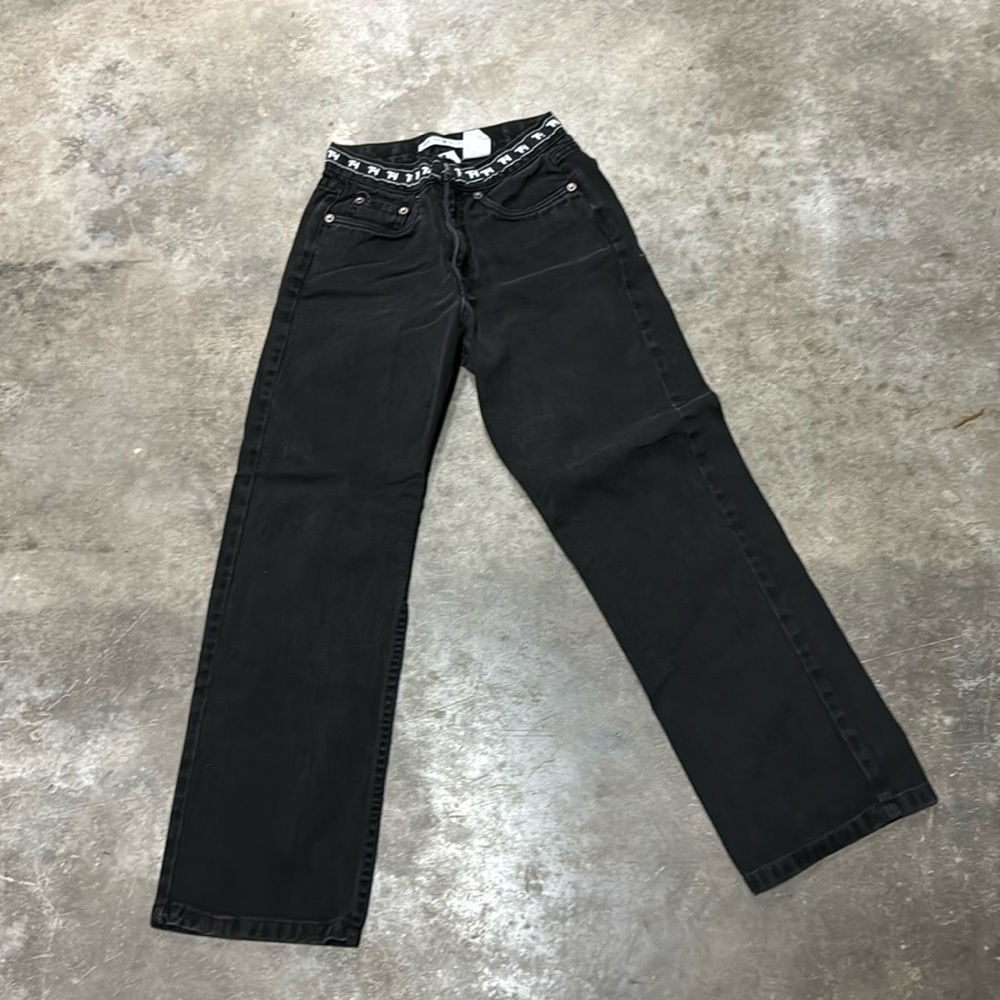 Women’s Tommy Hilfiger jeans size 2. In good condition.